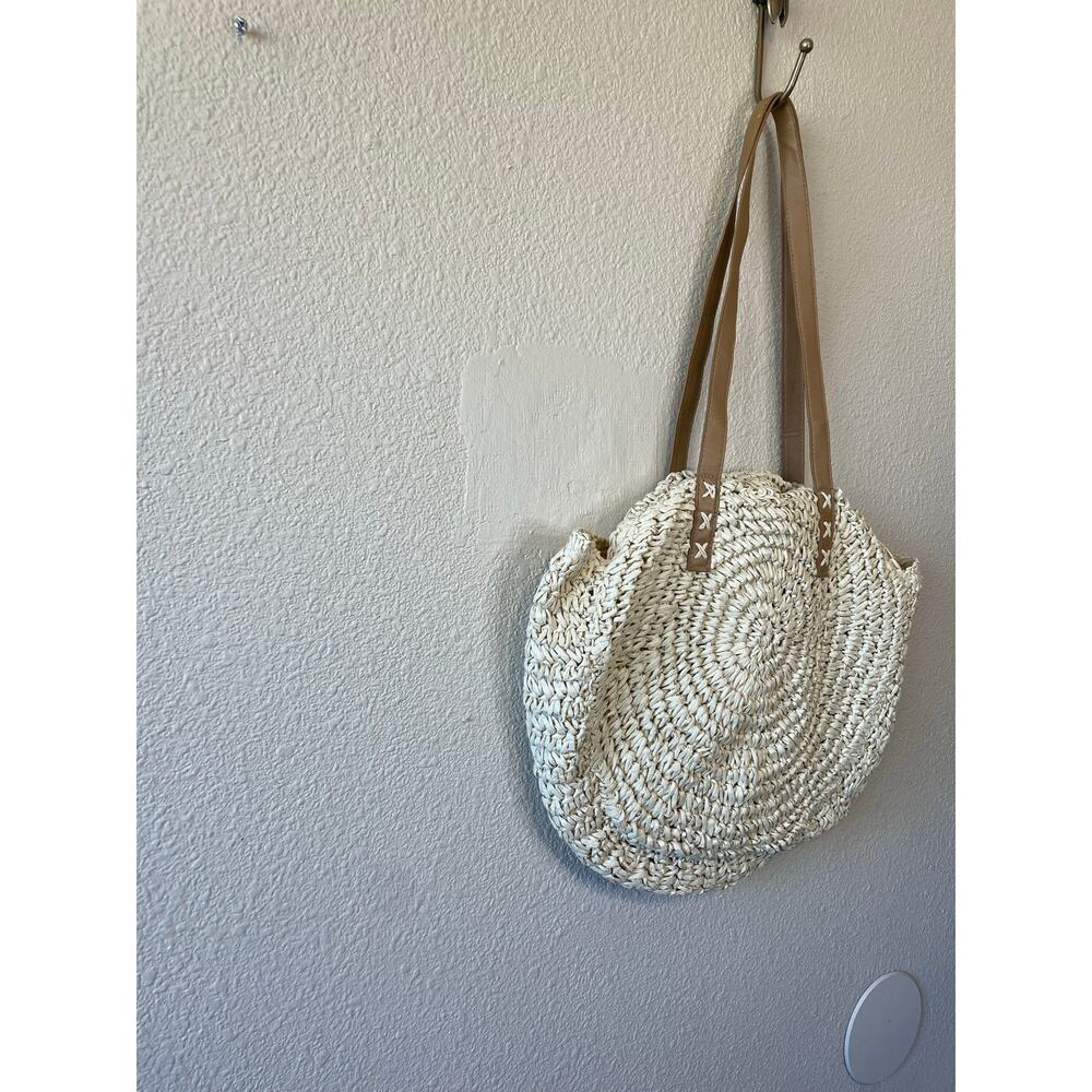 BOHO Resort Style Straw Circle Handbag Purse W/ Faux Leather Strap - Picture 2 of 10